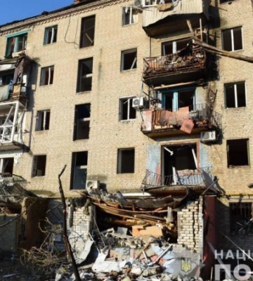 Поліція Донеччини зафіксувала російські удари по школі, залізниці та житлових будинках