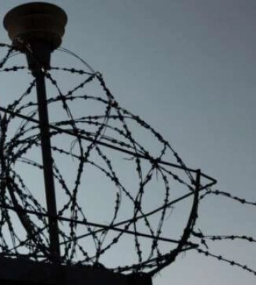 Окупанти розстріляли з артилерії колонію в Оленівці, де утримували полонених азовців. Є загиблі та поранені. Фото