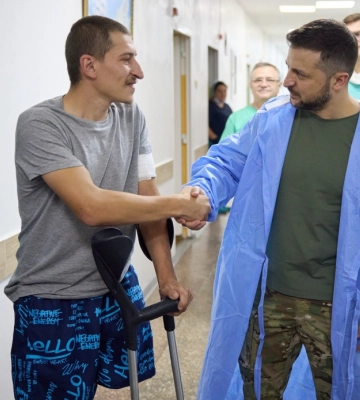 Зеленский приехал в Одессу: тут загружают первый зерновоз с начала войны