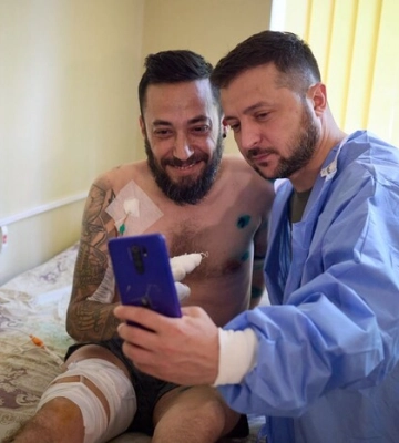 Зеленський на Одещині відвідав поранених бійців: промовисті фото та відео