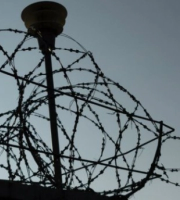 Від удару росіян в Оленівці загинули близько 40 українських полонених, поранені 130