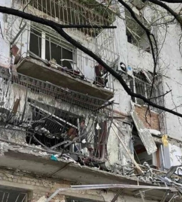 Нічний обстріл спального району Миколаєва: з’явилися фото руйнувань