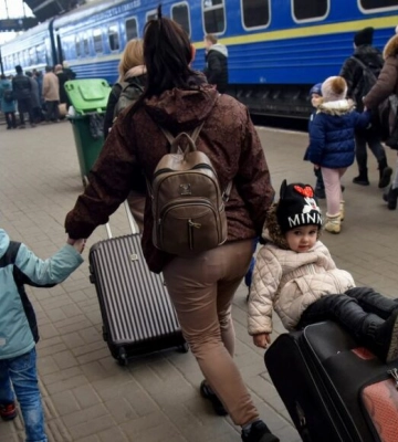 Правительство объявило об обязательной эвакуации из Донбасса: Верещук указала причину