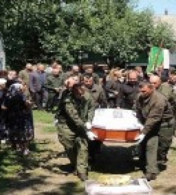 На Волині та Буковині священники УПЦ відспівали українських воїнів