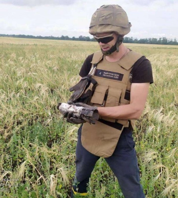 На Дніпропетровщині в полі знайшли 12 касетних снарядів