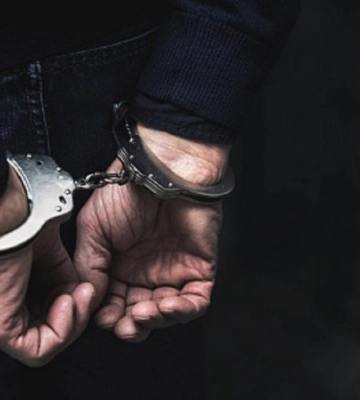 В Одесі затримали правоохоронця і його спільників, які напали на жителя і викрали в нього 200 000 доларів