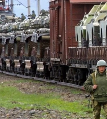 На юге защитники поразили российский поезд