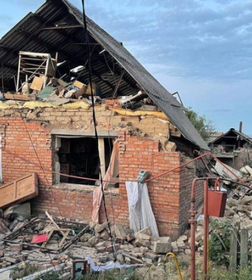 Російські війська обстріляли два райони Дніпропетровщини: є поранені, пошкоджені будинки й автівки