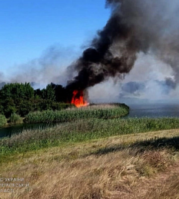 У Кривому Розі та Криворізькому районі вогнеборці загасили масштабні пожежі в екосистемах