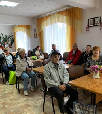 Горох, борошно, консерви: у Луцьку видають продовольчу допомогу малозабезпеченим