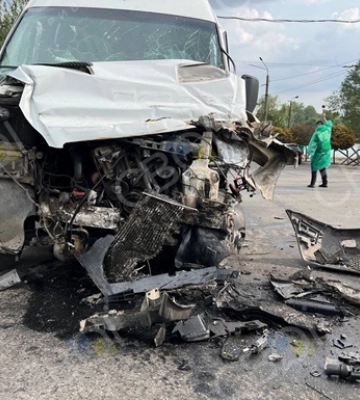 На Дніпропетровщині фура в&amp;#039;їхала у маршрутку з пасажирами: постраждали 14 людей