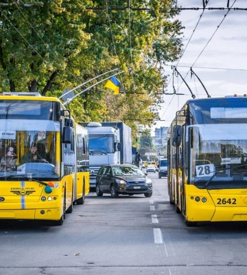 В Киеве будут останавливать движение транспорта во время воздушной тревоги, но есть исключения
