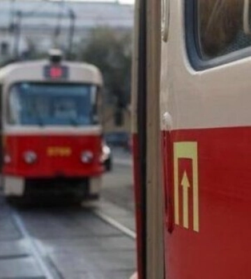У Києві після атаки дронів змінили рух низки тролейбусів