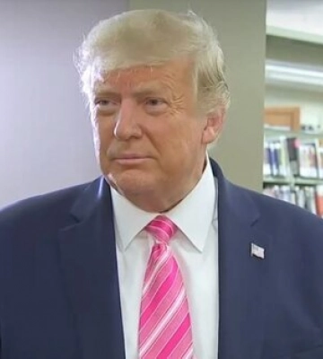 Трамп заявил, что Украине нужно было отказаться от НАТО и &quot;отдать&quot; Крым