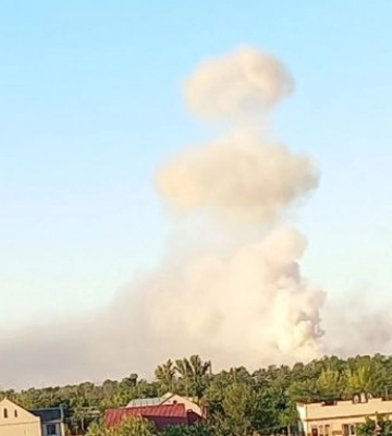 У Новій Каховці горить склад боєприпасів ворога - соцмережі