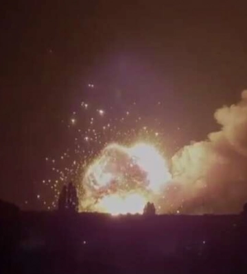 У Новій Каховці знову лунають вибухи на ворожих складах (відео)