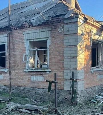 Окупанти вночі випустили понад 60 снарядів по Нікополю: травмована літня жінка