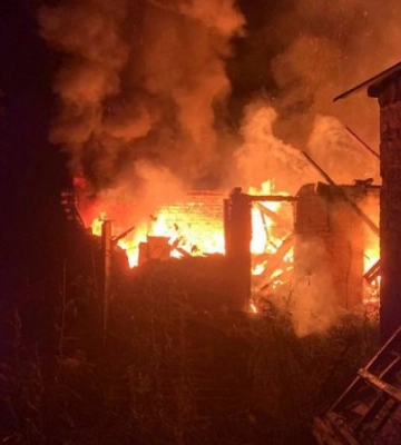 Через ворожі обстріли загорілося сміттєзвалище у Балаклії на Харківщині