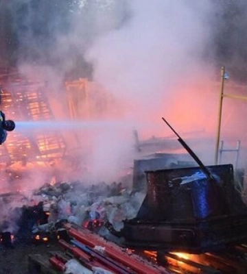 У Миколаєві через вибухи в одному з районів міста почалась пожежа – мер