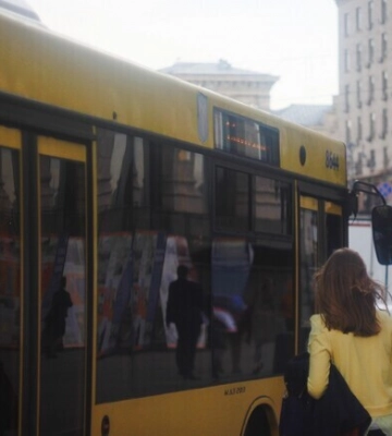 У Києві вимагають скасувати зупинку громадського транспорту під час тривоги