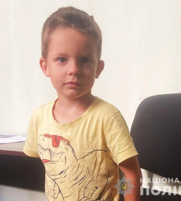 У Луцьку знайшовся хлопчик. Просять допомогти встановити його особу