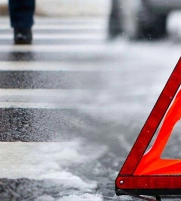 У Дніпрі водій Renault збив пенсіонерку на пішохідному переході