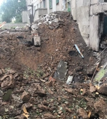 Зруйновані будинки, церква та дві зупинки: росіяни за добу обстріляли 16 міст і сіл на Донеччині