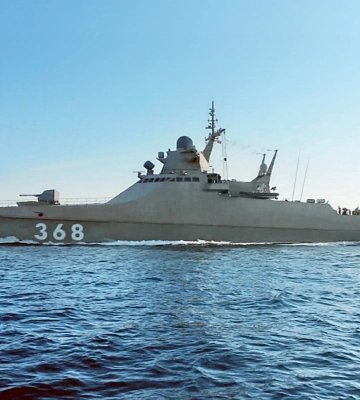 Російський військовий корабель раптово загорівся поблизу Севастополя