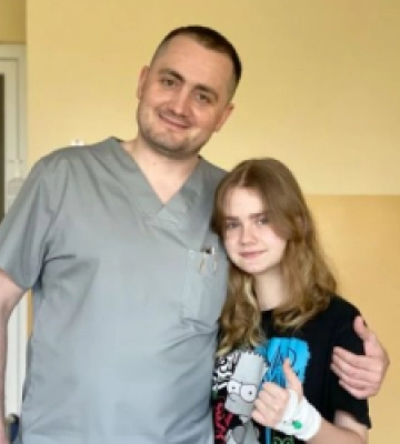 У Львові нейрохірурги видалили 15-річній дівчинці жирову пухлину у спинному мозку