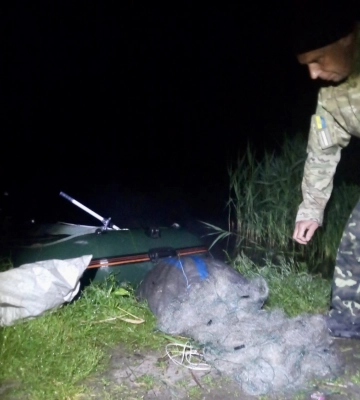 На Львівщині оштрафували рибалок і вилучили безгосподарні сітки