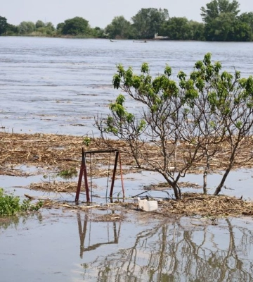 В Херсоне за ночь уровень воды в Днепре значительно вырос