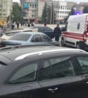 У центрі Рівного зіштовхнулися три автомобілі