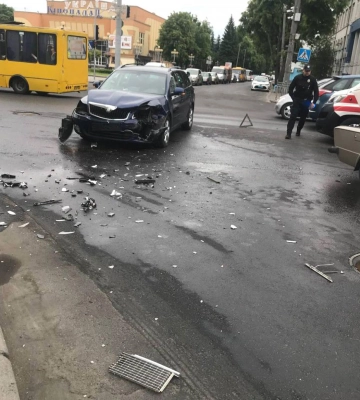 У центрі Рівного потрійна ДТП (ФОТО)