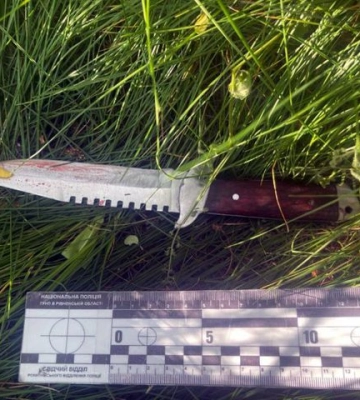 Мешканця Рівненщини закриють вдома на два місяці. Бо вдарив ножем сусіда