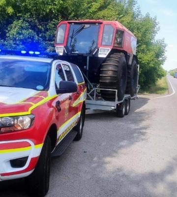 Полтавщина відправила на допомогу підтопленій Херсонщині рятувальників та техніку: у тому числі - снігоболотохід "Богун"