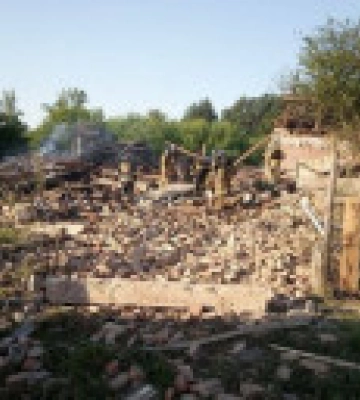 В Сумской области в результате попадания &quot;Шахеда&quot; в дом вспыхнул пожар – 2 человека погибли, еще один ранен – ОВА