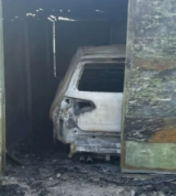 Підозрюють підпал: у Києві згоріло авто дитячої письменниці Зірки Мензатюк. ФОТО