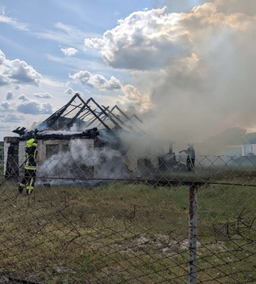 У Рівненському районі вогонь знищив сонячні панелі та дах житлового будинку
