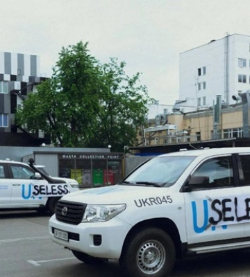 &quot;Непотрібні&quot;: у Києві &quot;прикрасили&quot; автомобілі ООН