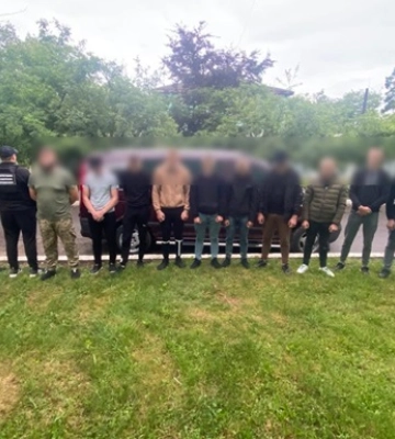 Переправників із дев&#039;ятьма «клієнтами» затримали прикордонники на Закарпатті