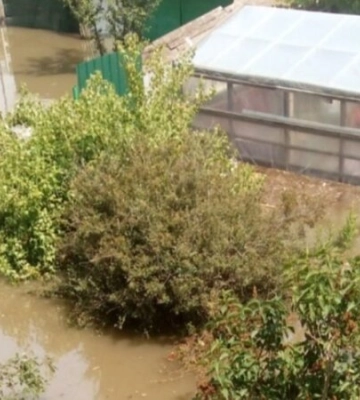 Вода продолжает прибывать. Во временно оккупированной Голой Пристани люди ночевали на крышах домов из-за отсутствия эвакуации