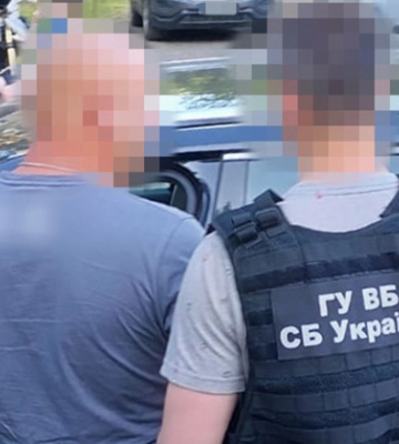 Собирали и продавали персональные данные людей: в Киеве задержали «частного детектива» и полицейского