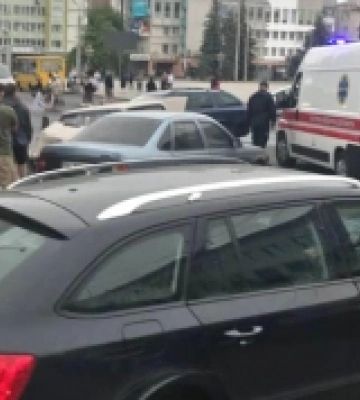 Травмувалася неповнолітня: подробиці ранкової аварії у Рівному