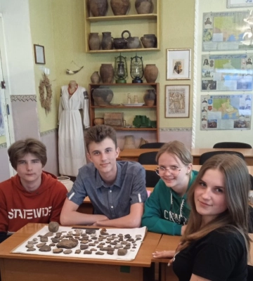 Юні археологи з Кіровоградщині знайшли трипільський гачок та матеріали періоду неоліту
