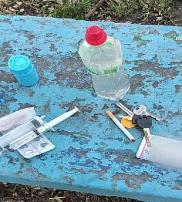 Патрульні Кривого Рогу виявили у чоловіка речовини, схожі на заборонені