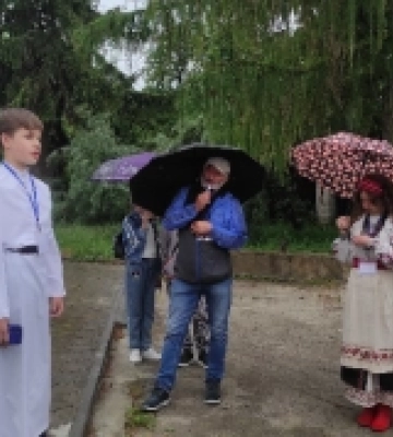 Діти – дітям: випускники Школи туристичного волонтерства провели першу екскурсію Острогом