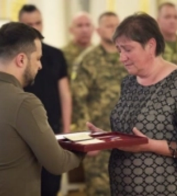 Матерям двох загиблих захисників з Волині президент вручив нагороди синів