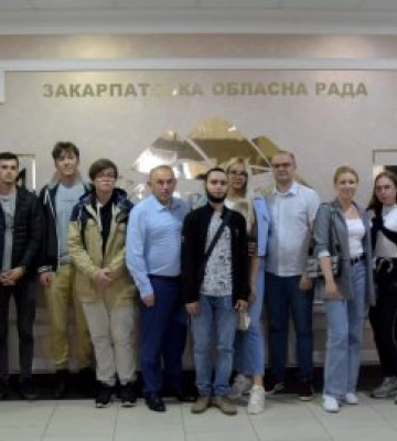 Юні політологи Закарпаття ознайомилися із роботою обласної ради