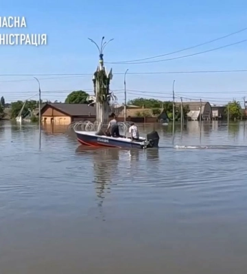 Рівненщина передає на Херсонщину мотопомпи, вилучені у бурштинокопачів
