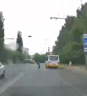 У Луцьку водій маршрутки не пропустив дітей на переході (відео)